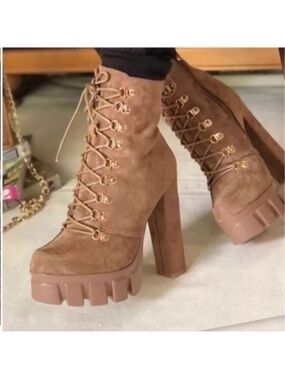Women's Chunky Lug Lace-Up Platform Boot - Brown